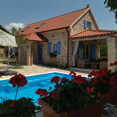 Holiday Home Toma * Puljane
