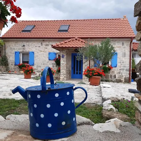 Holiday Home Toma * Puljane